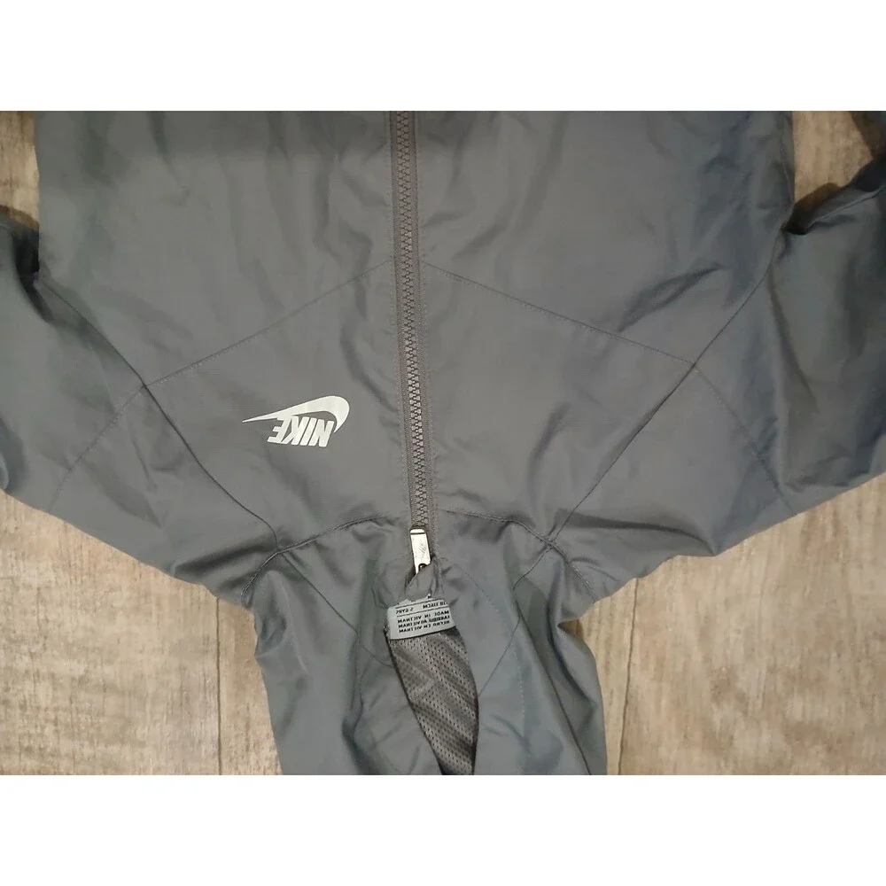 Nike Windrunner Boys Gray Hooded Windbreaker Jacket Size M (5-6Y) Mesh Lined